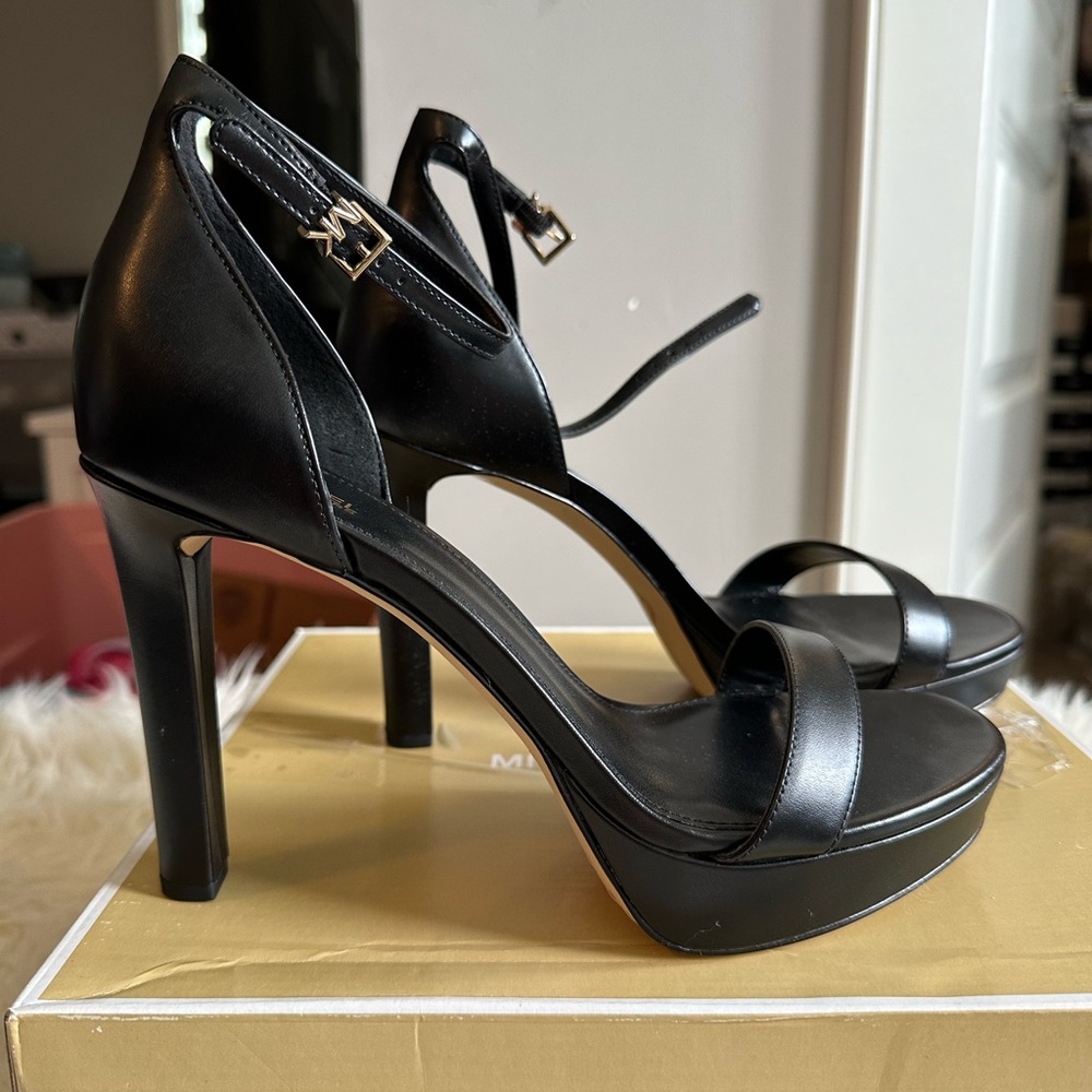 MK MARGOT SANDALS